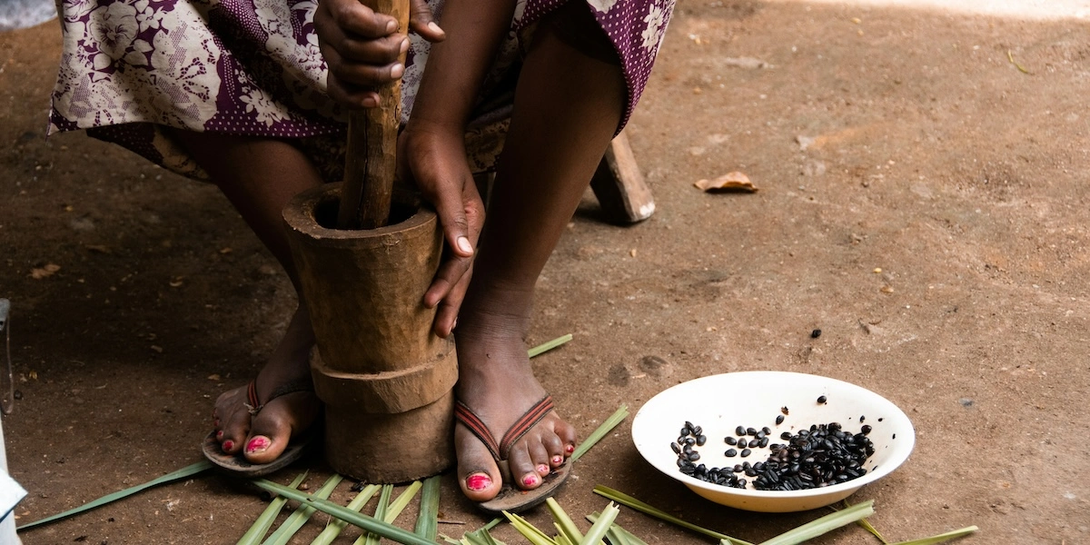 african coffee grinding